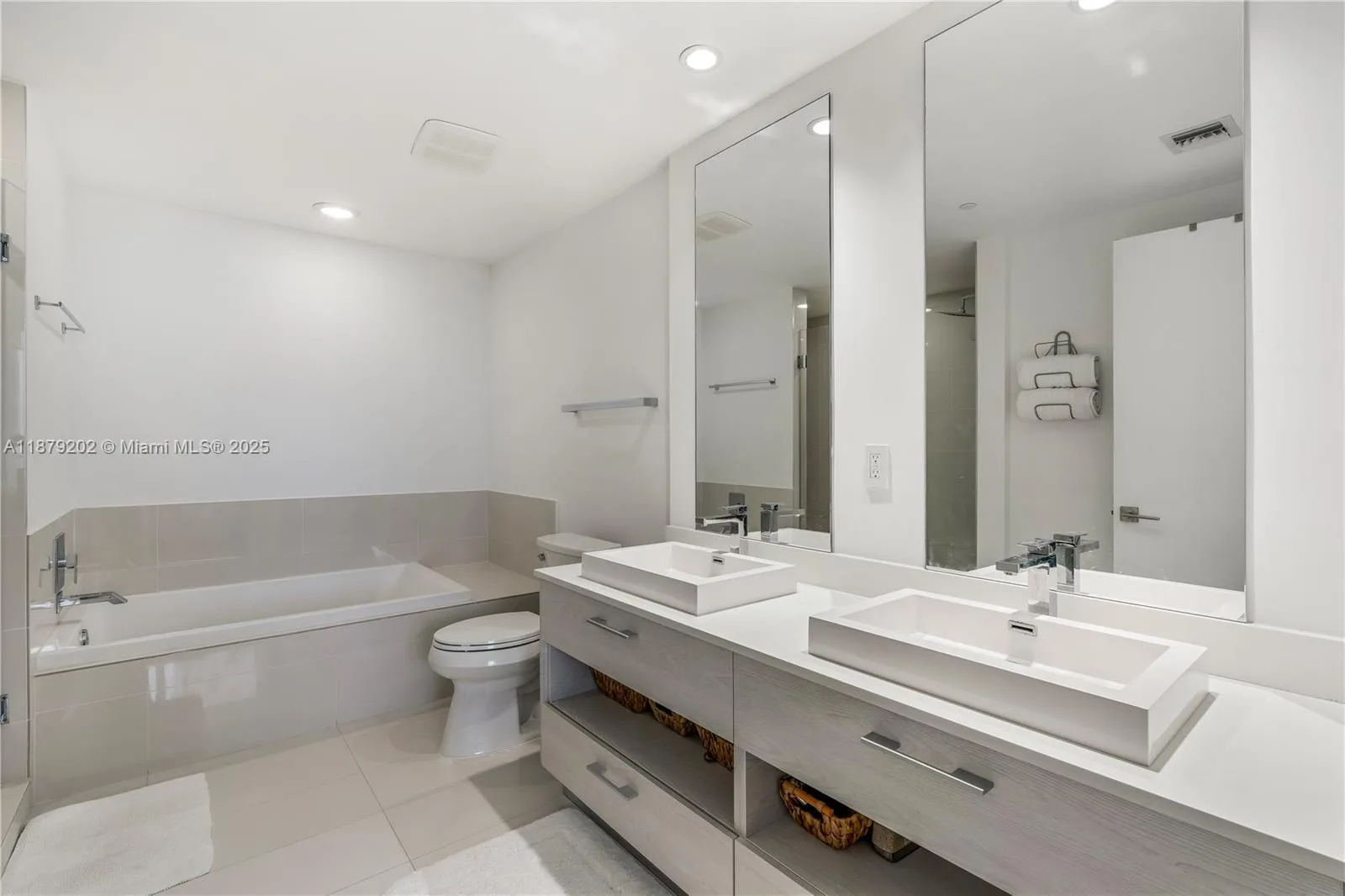 55 SW 9th St # 4001, Miami, FL 33130 photo 11