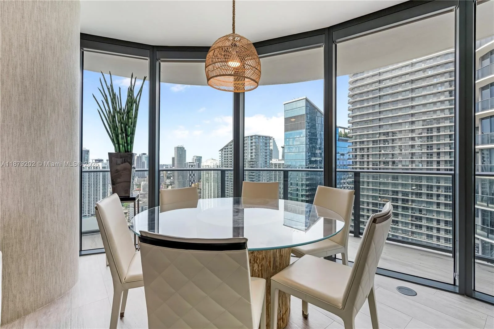 55 SW 9th St # 4001, Miami, FL 33130 photo 2