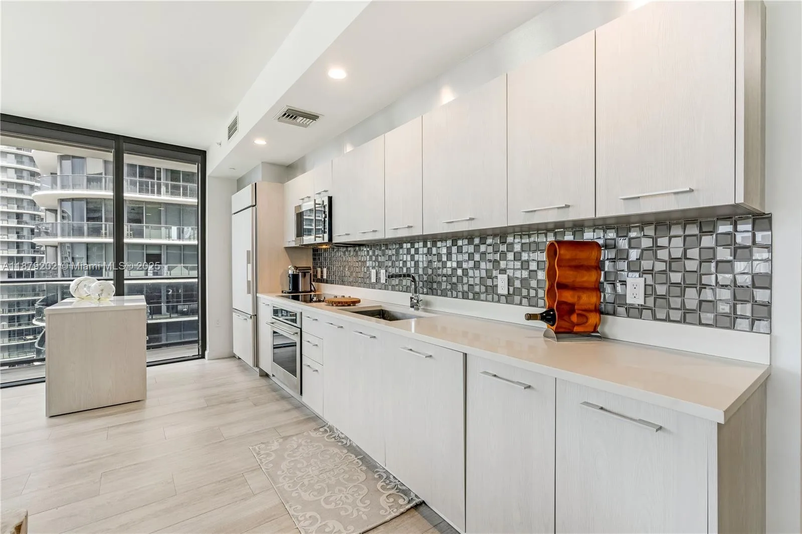 55 SW 9th St # 4001, Miami, FL 33130 photo 8
