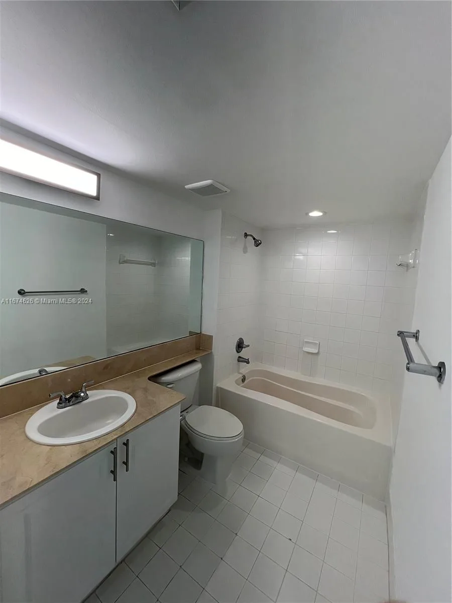1155 Brickell Bay Dr # 3205, Miami, FL 33131 photo 6