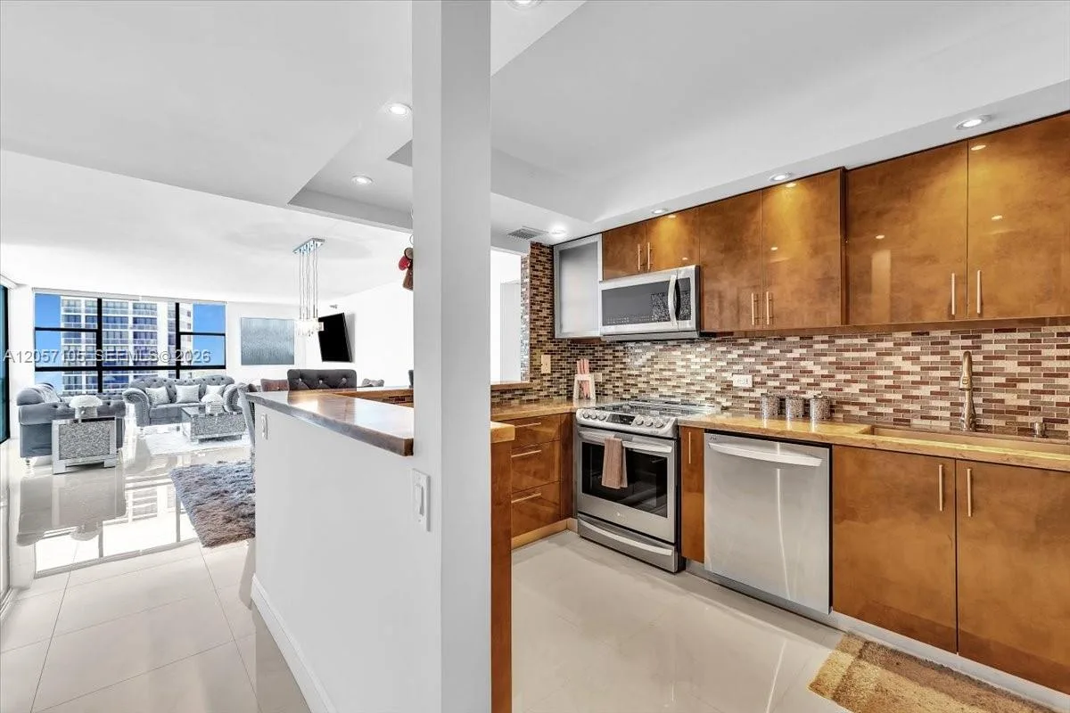 20515 E Country Club Dr # 2048, Aventura, FL 33180 photo 4
