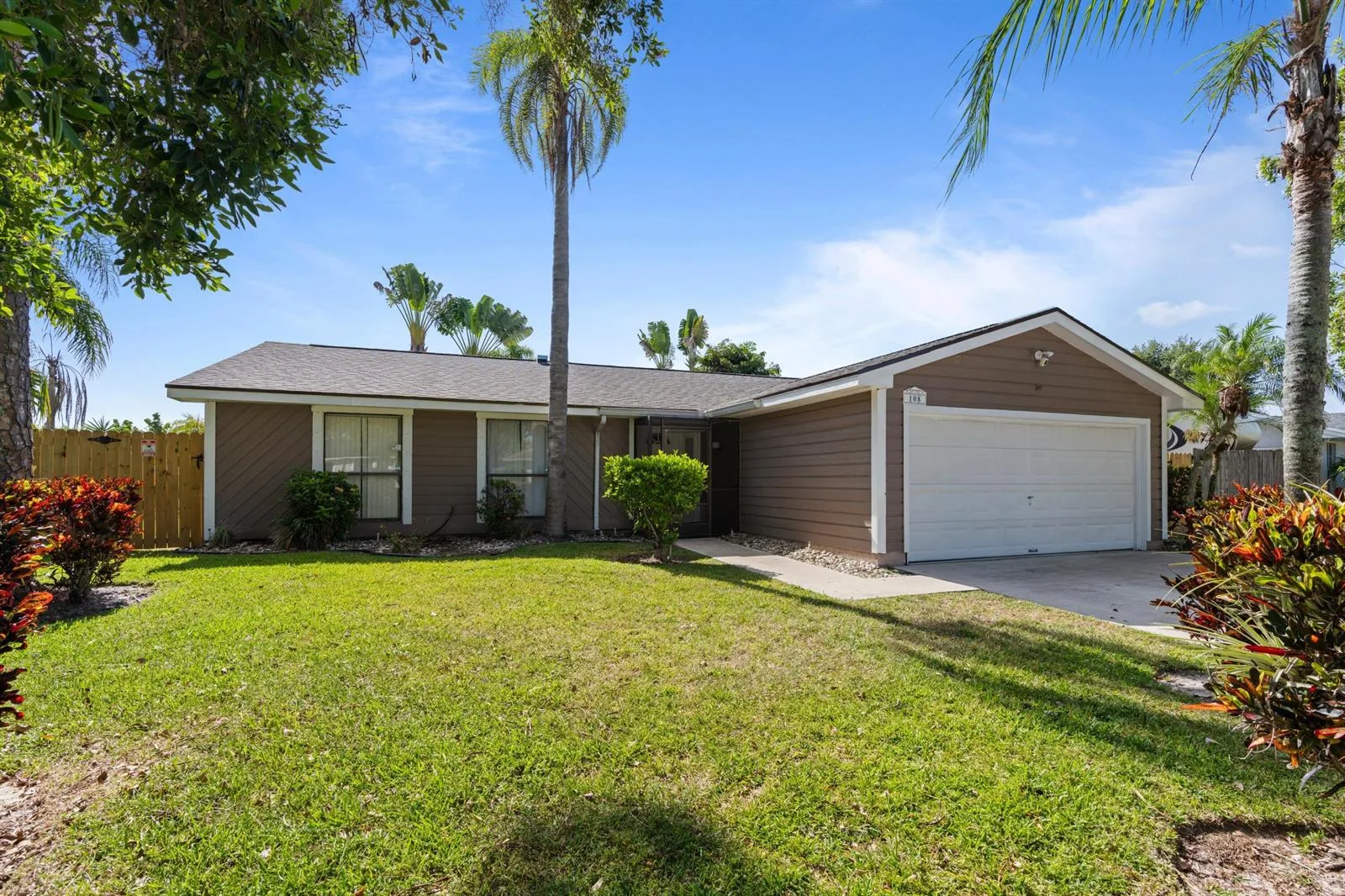 108 Cambridge Lane, Royal Palm Beach, FL 33411 photo 2