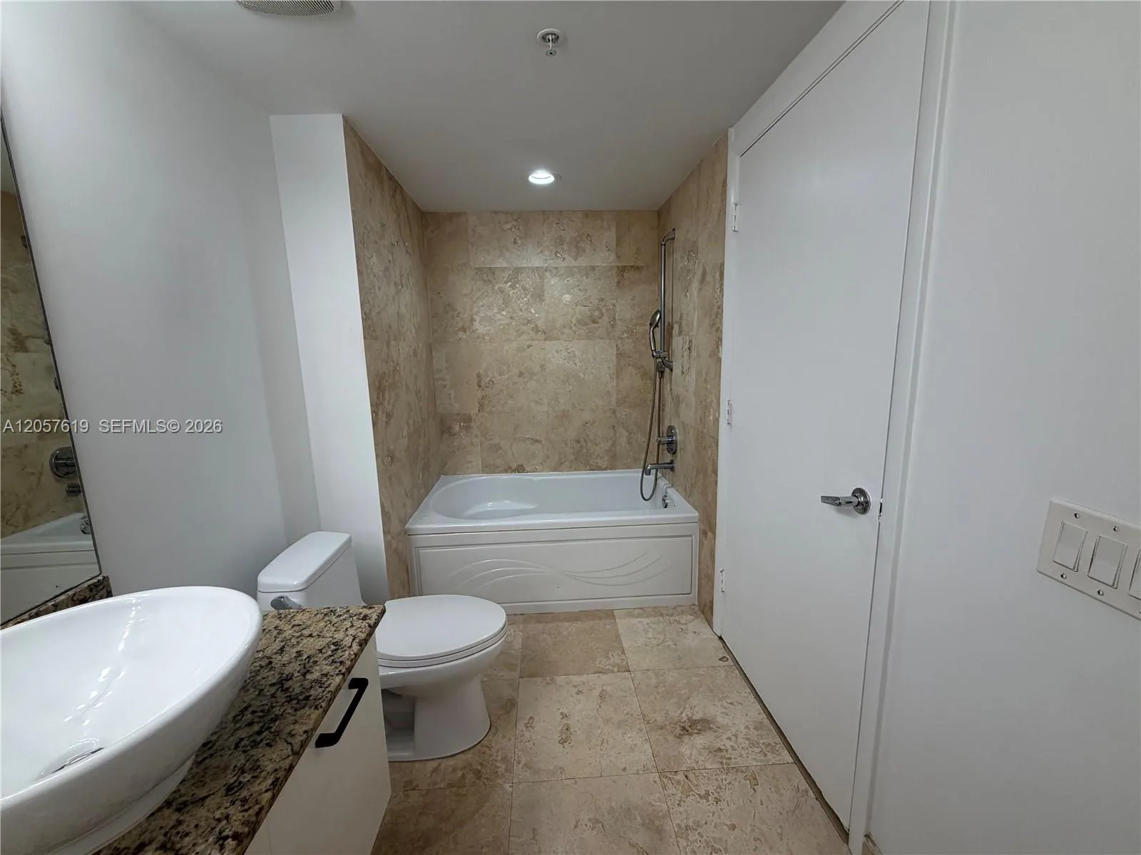 41 SE 5th St # 404, Miami, FL 33131 photo 8