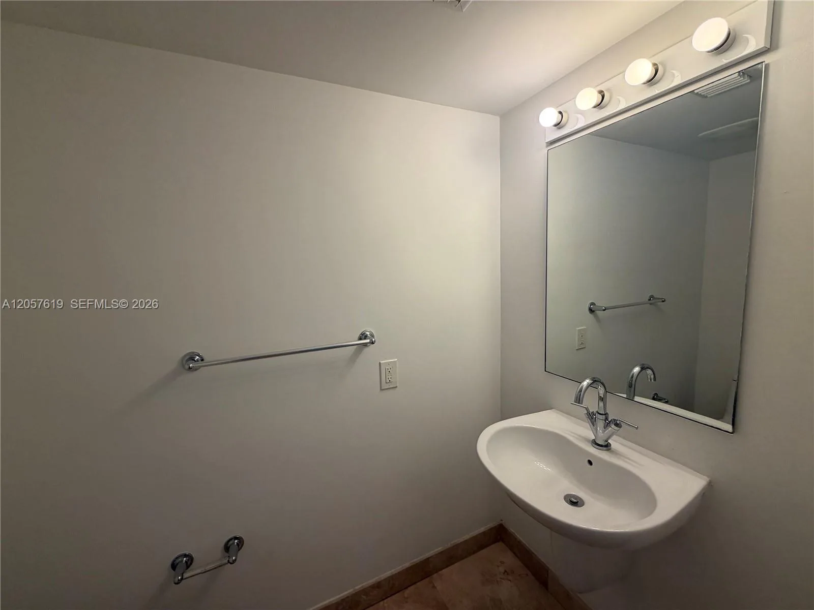41 SE 5th St # 404, Miami, FL 33131 photo 9