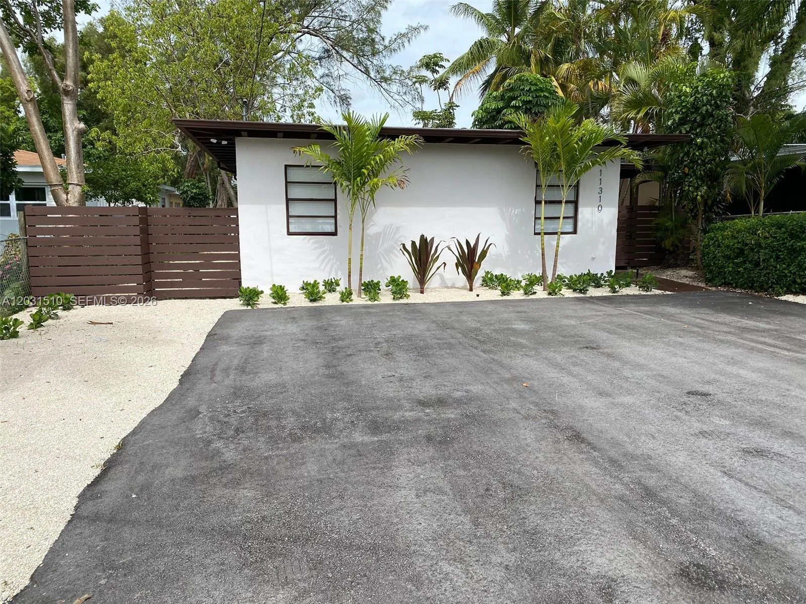 11310 E Peachtree Dr, Miami, FL 33161