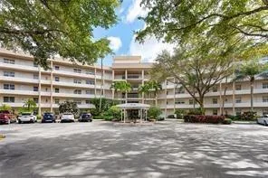 3800 Oaks Clubhouse Drive # 110, Pompano Beach, FL 33069