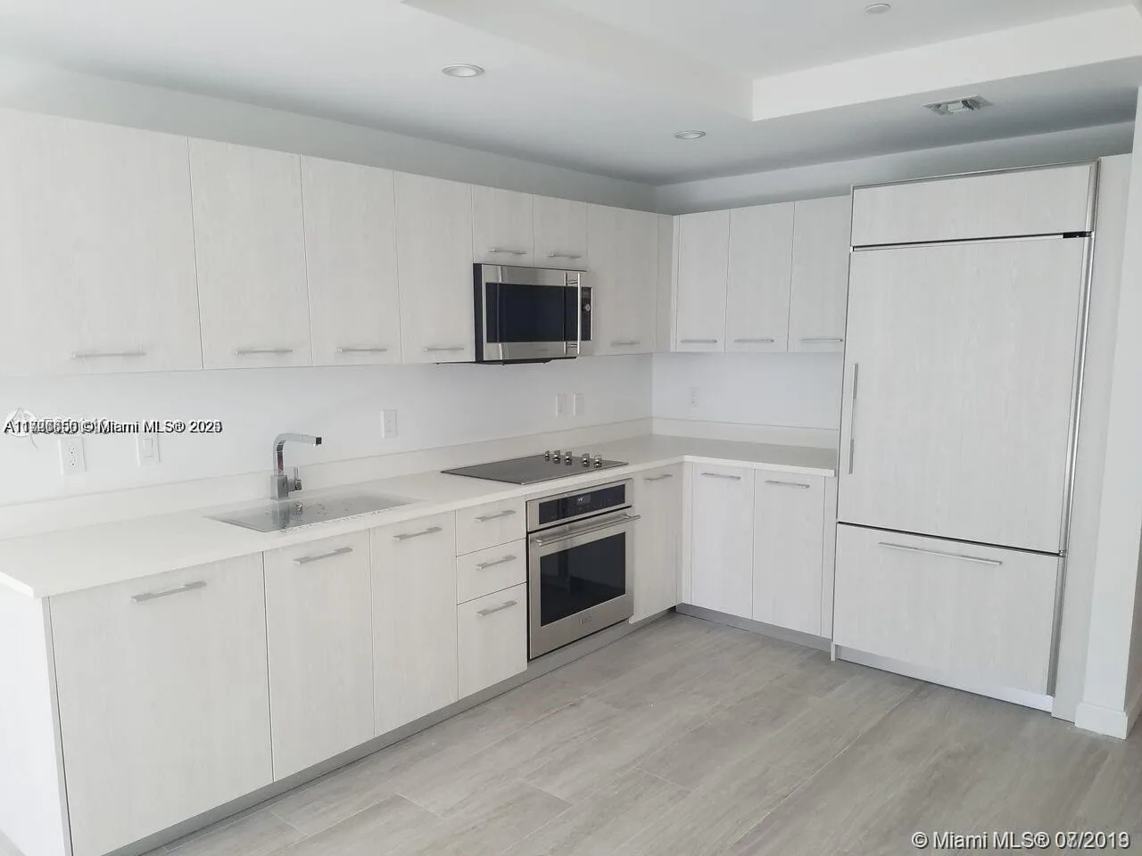 55 SW 9th St # 1805, Miami, FL 33130 photo 2