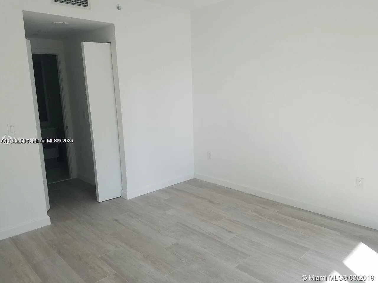 55 SW 9th St # 1805, Miami, FL 33130 photo 3
