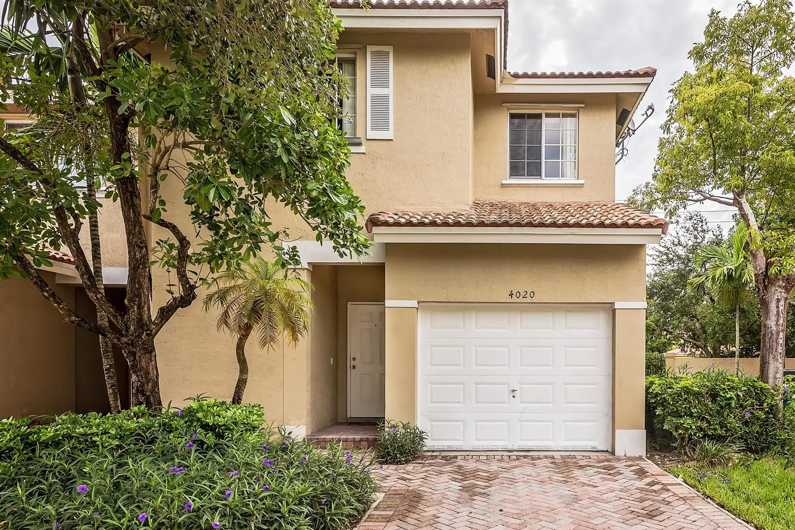 4020 NW 90th Way, Sunrise, FL 33351
