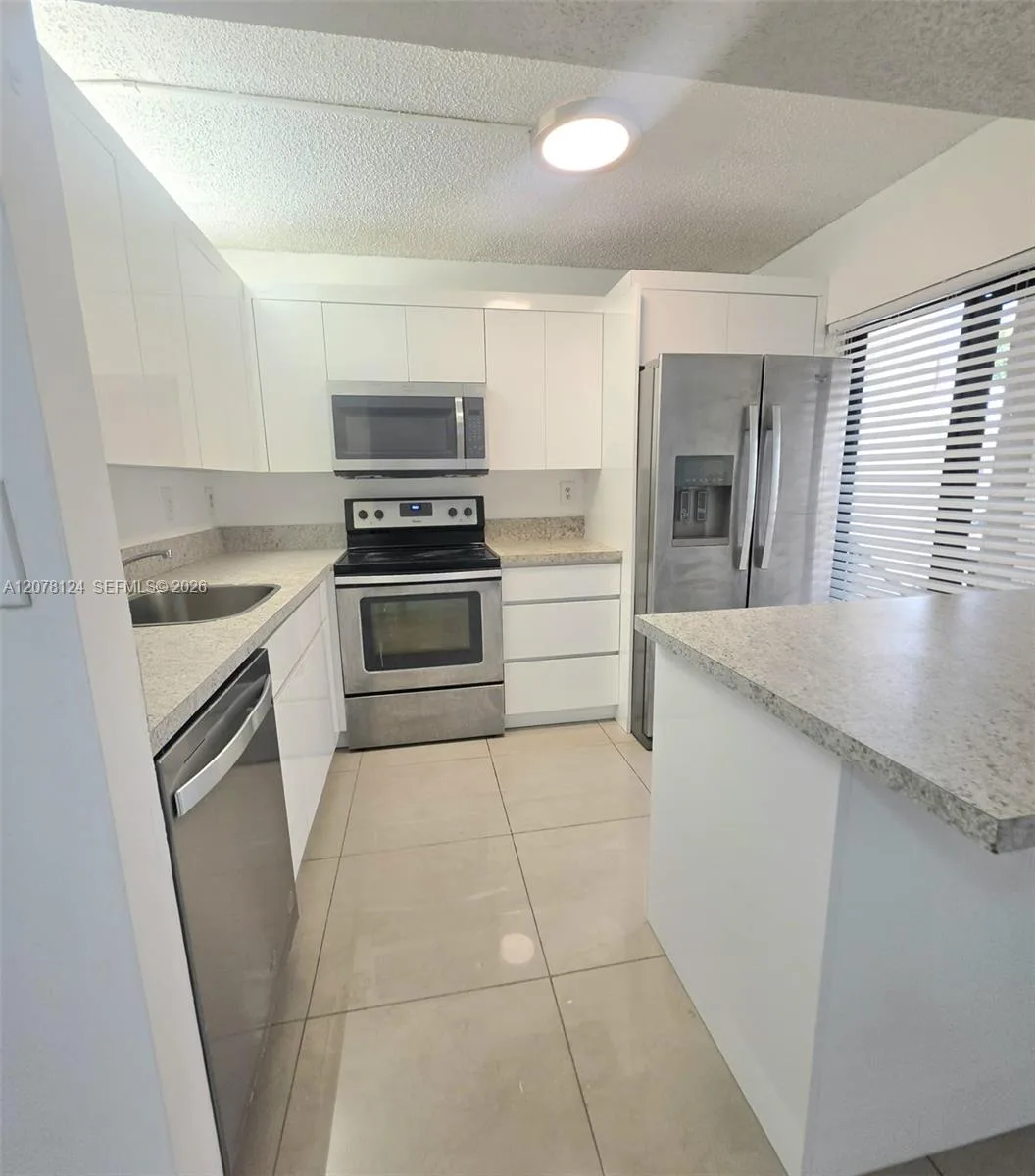 20105 NE 3rd Ct # 6, Miami, FL 33179