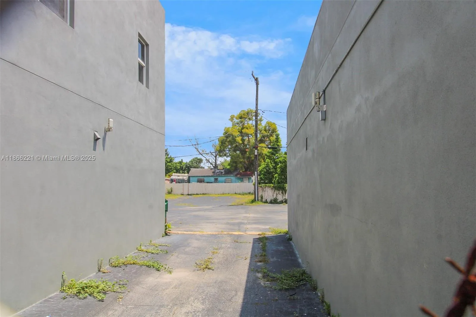 3267 NW 35th St, Miami, FL 33142 photo 3