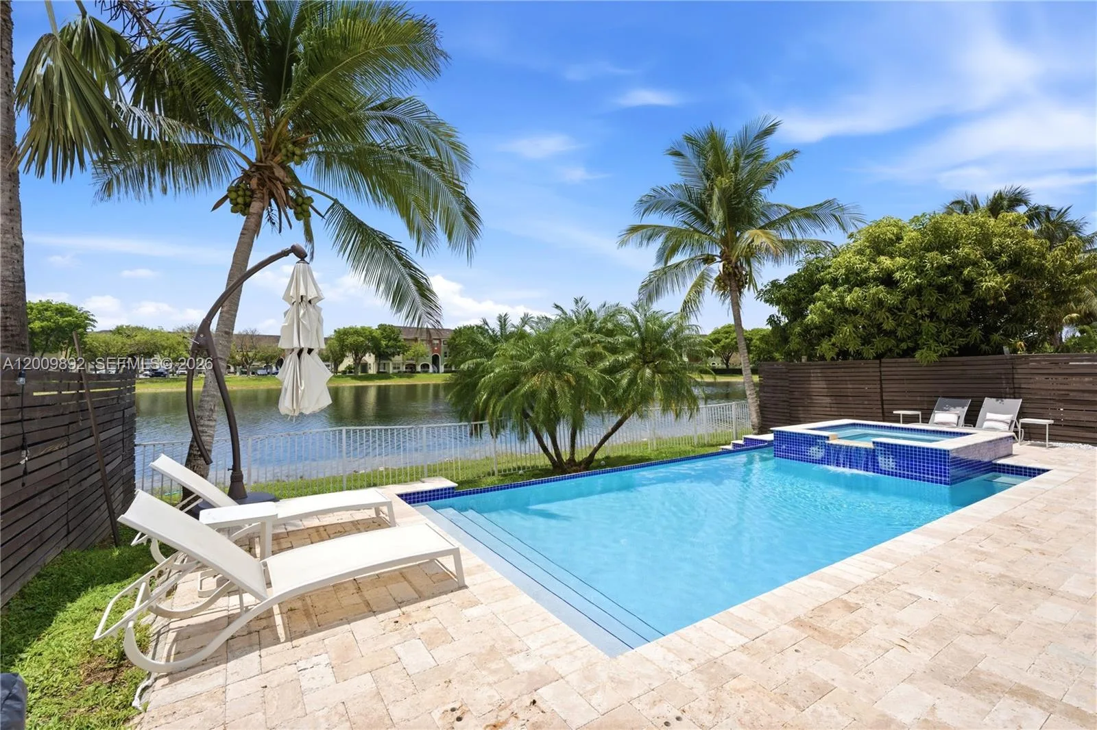 11090 NW 84th St, Doral, FL 33178 photo 2