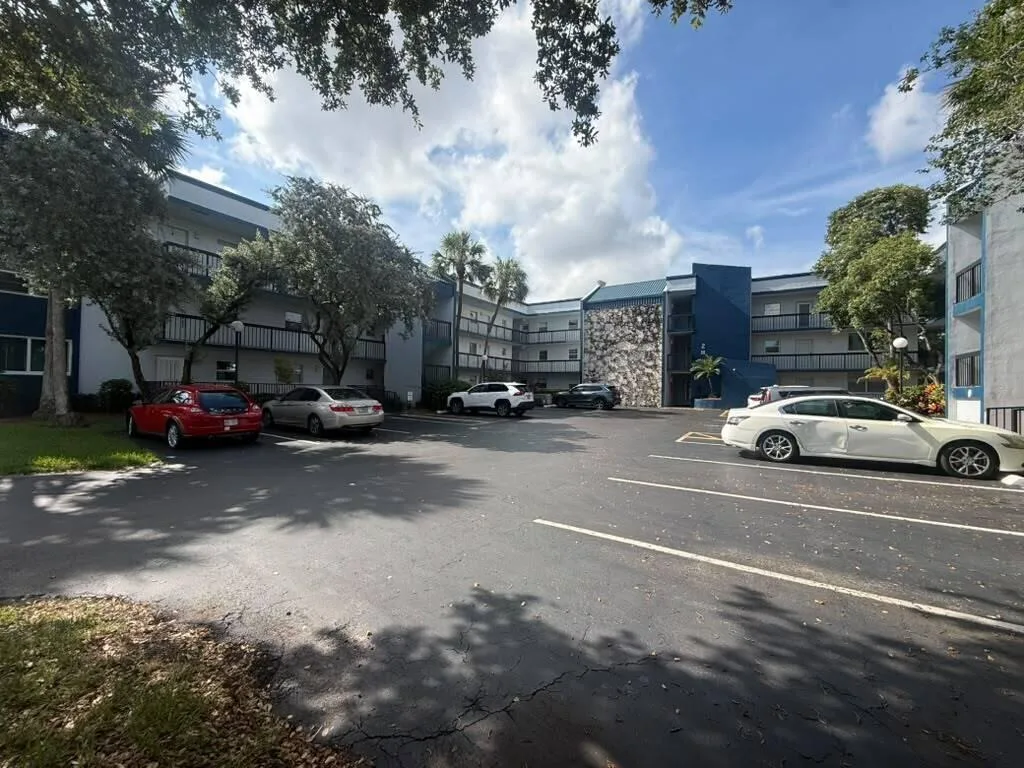 3210 Holiday Springs Boulevard # 2-103, Margate, FL 33063