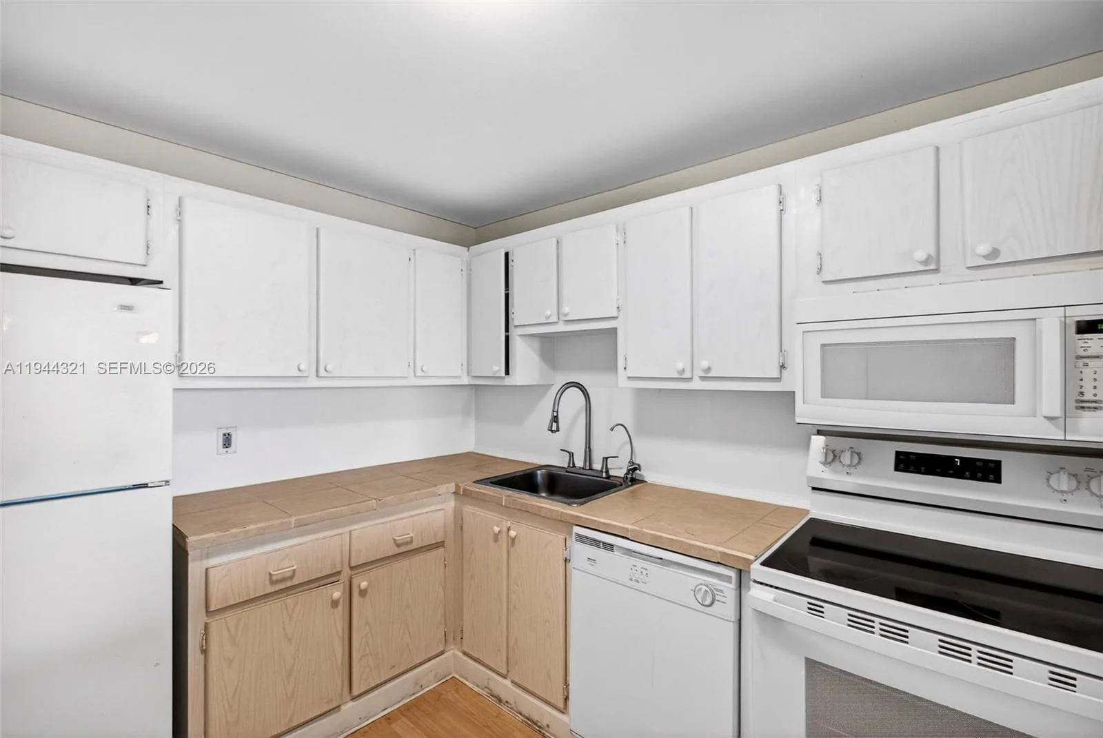16851 NE 23rd Avenue # 619, North Miami Beach, FL 33160 photo 11
