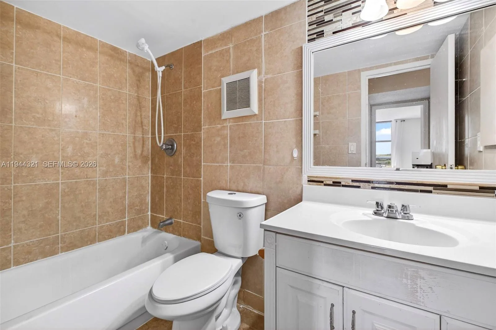 16851 NE 23rd Avenue # 619, North Miami Beach, FL 33160 photo 13