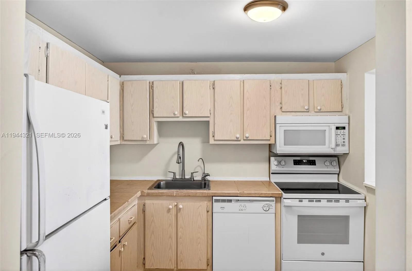 16851 NE 23rd Avenue # 619, North Miami Beach, FL 33160 photo 9