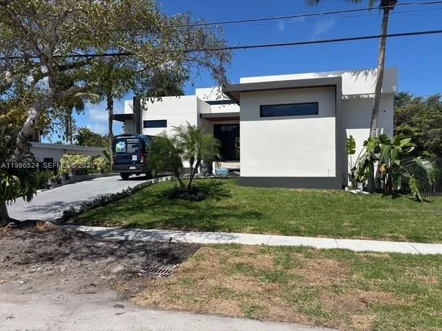 2161 NE 124th St, North Miami, FL 33181 photo 2
