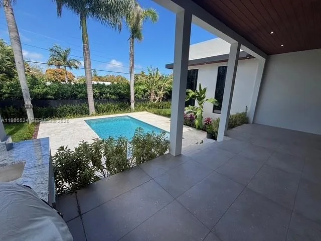 2161 NE 124th St, North Miami, FL 33181 photo 3