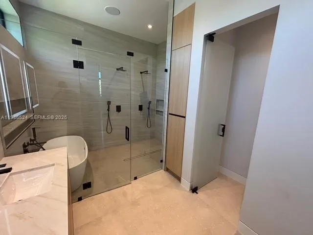 2161 NE 124th St, North Miami, FL 33181 photo 6