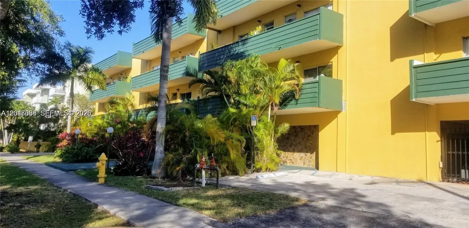 1975 NE 135th St # 3F, North Miami, FL 33181 photo 3