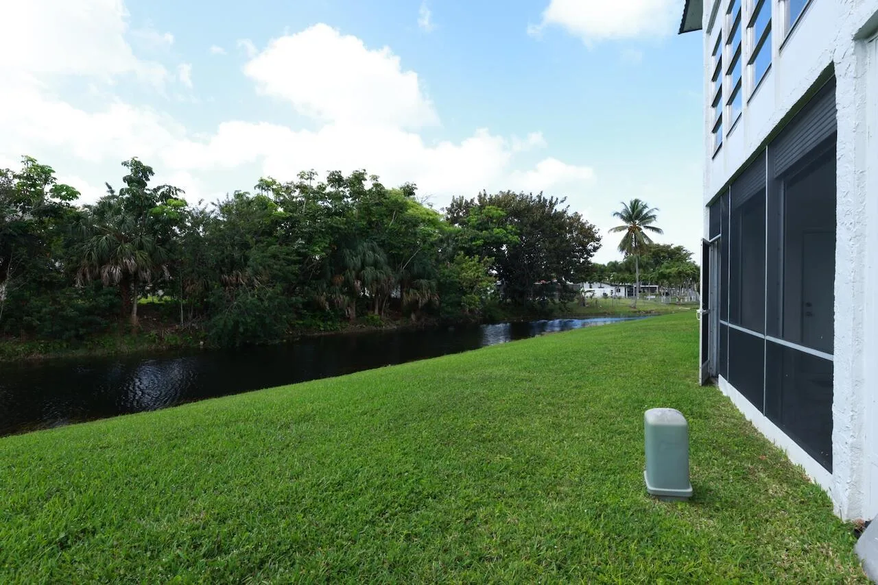 6570 Royal Palm Boulevard # 106j, Margate, FL 33063