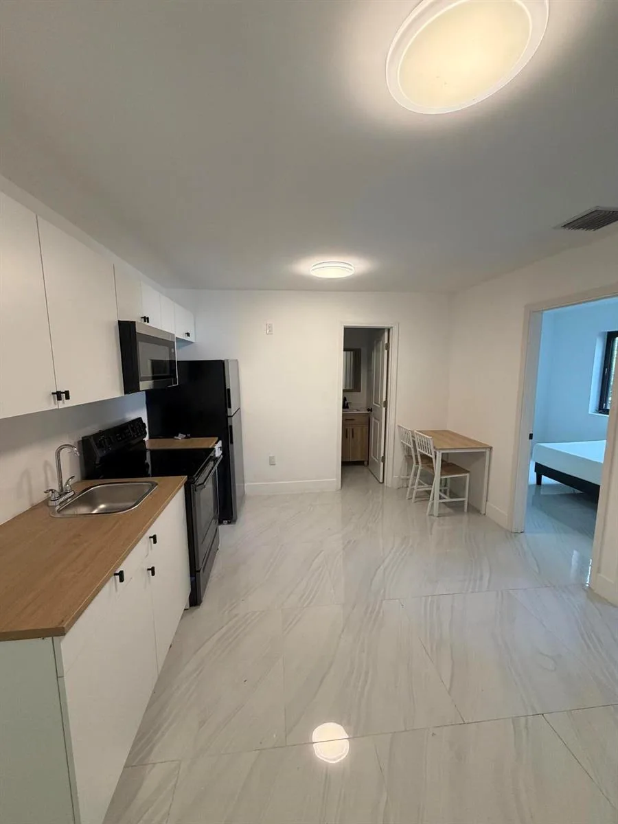 8211 BISCAYNE Boulevard # 2, Miami, FL 33138