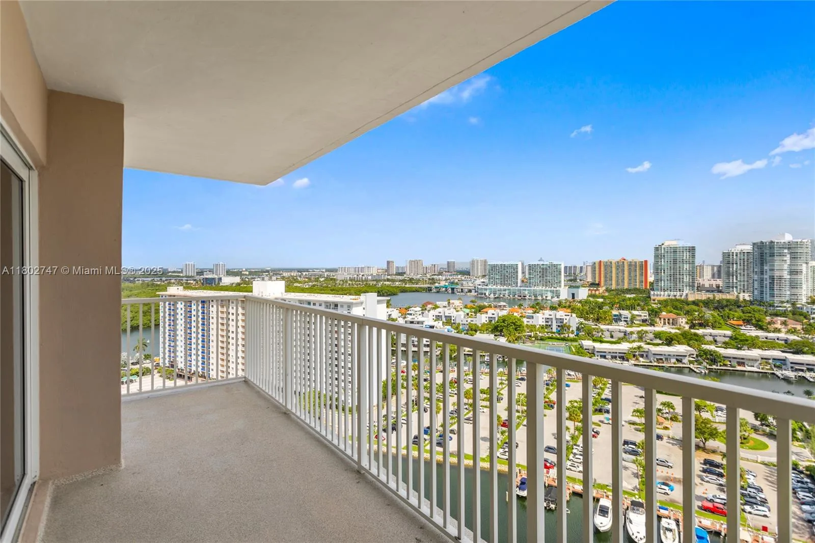 300 Bayview Dr # 2105, Sunny Isles Beach, FL 33160 photo 2