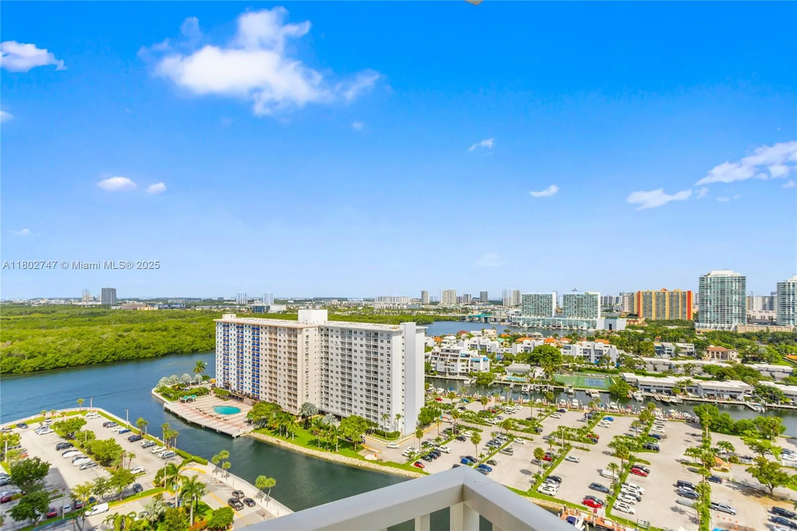 300 Bayview Dr # 2105, Sunny Isles Beach, FL 33160 photo 4