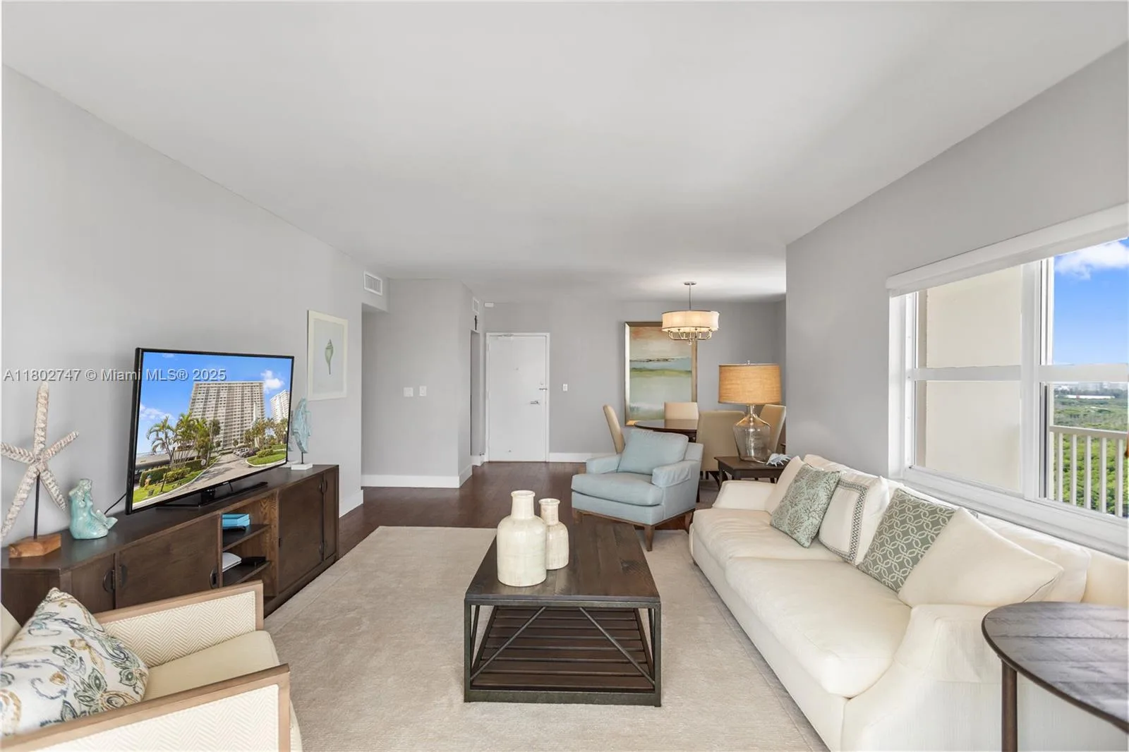 300 Bayview Dr # 2105, Sunny Isles Beach, FL 33160 photo 9