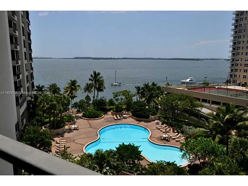 520 Brickell Key Dr # A811, Miami, FL 33131