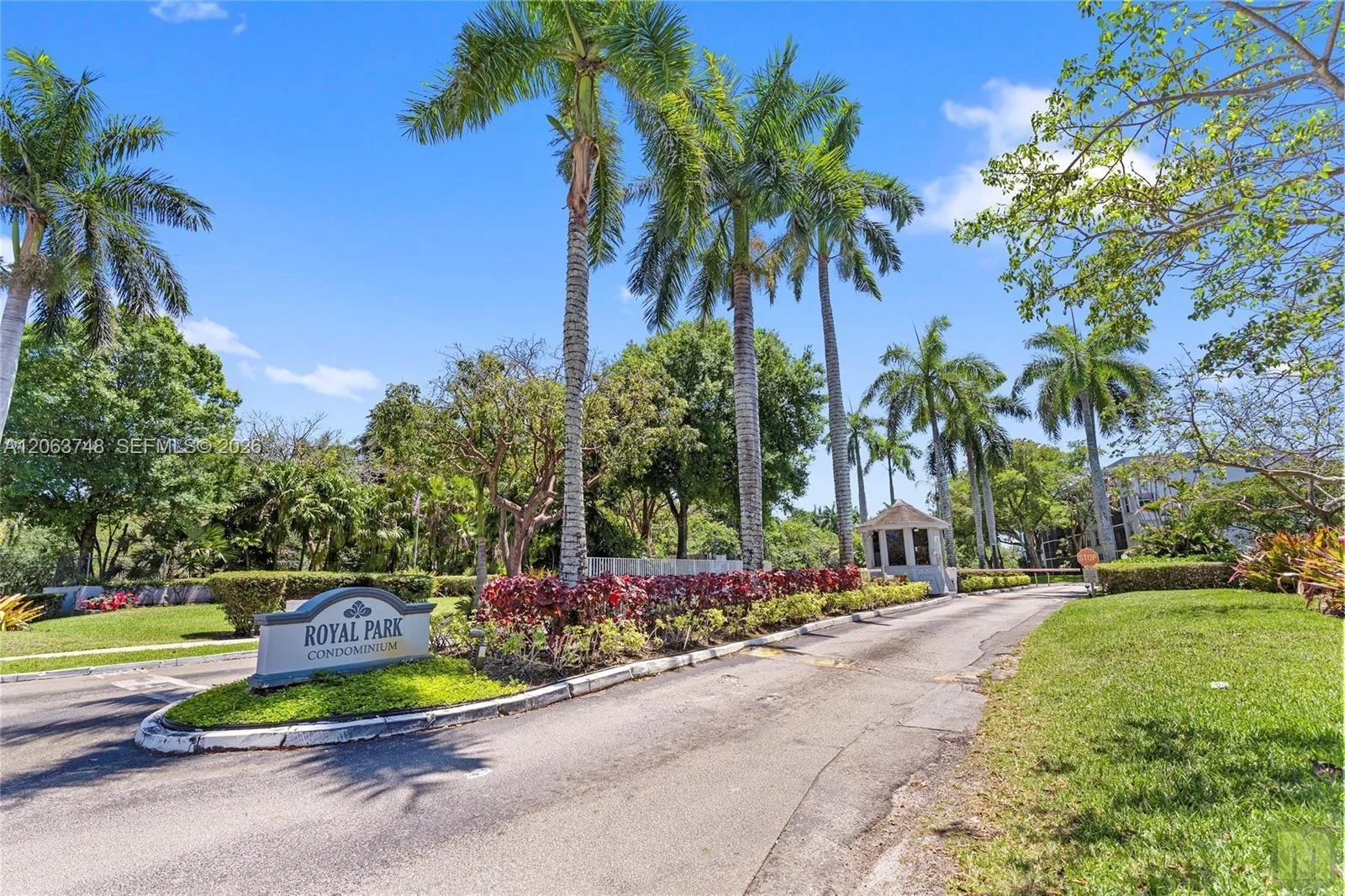 111 Royal Park Dr # 1F, Oakland Park, FL 33309