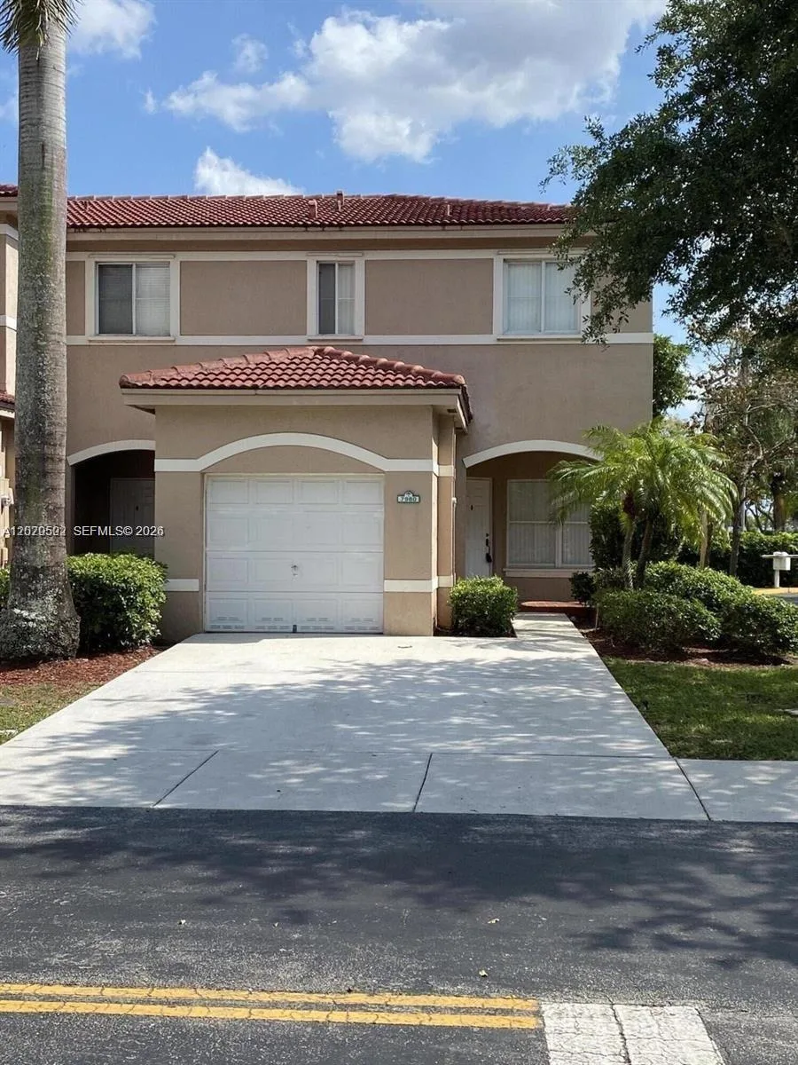 7980 S Southwood Cir # 0, Davie, FL 33328