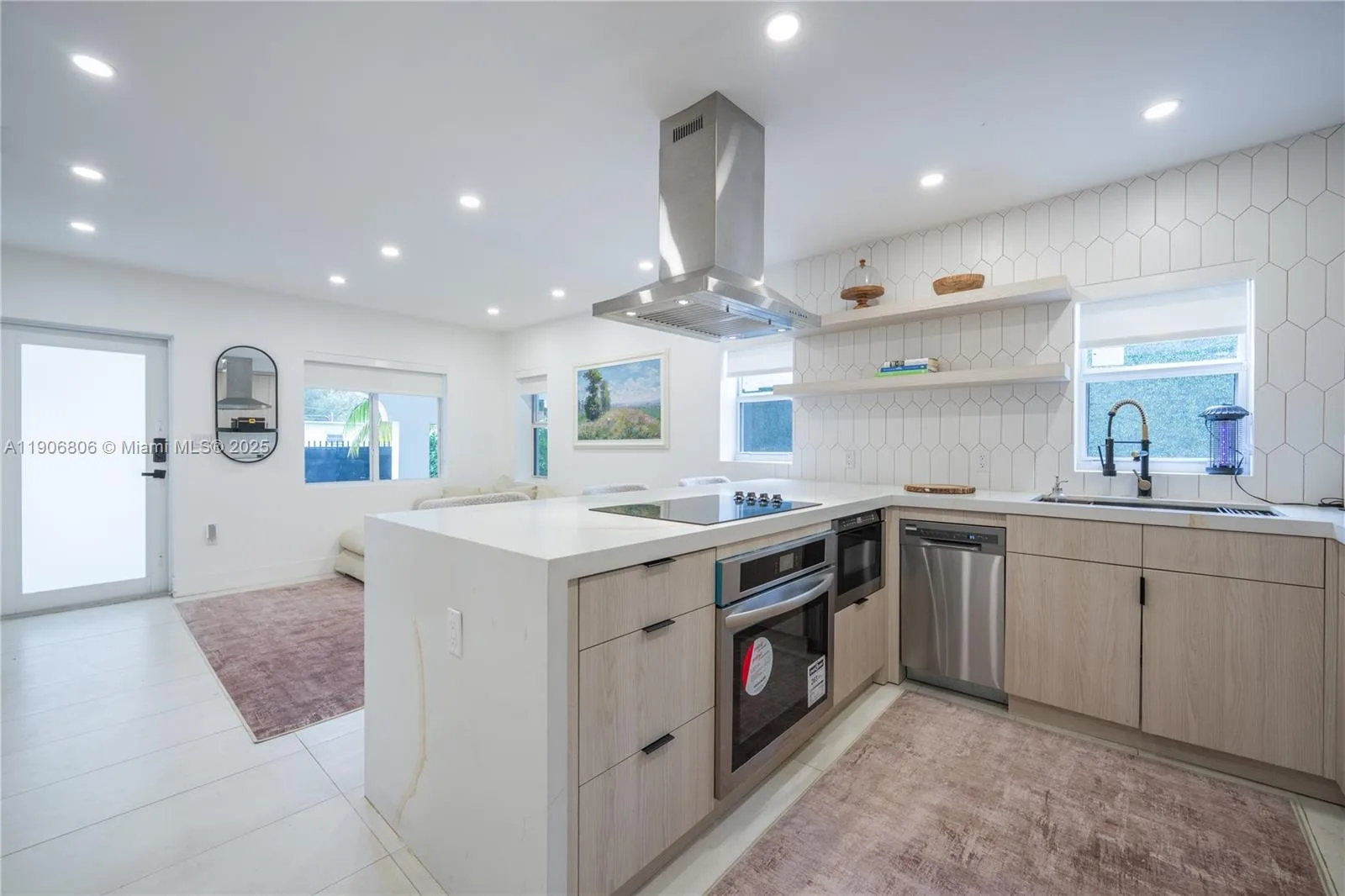 545 NW 47th St, Miami, FL 33127