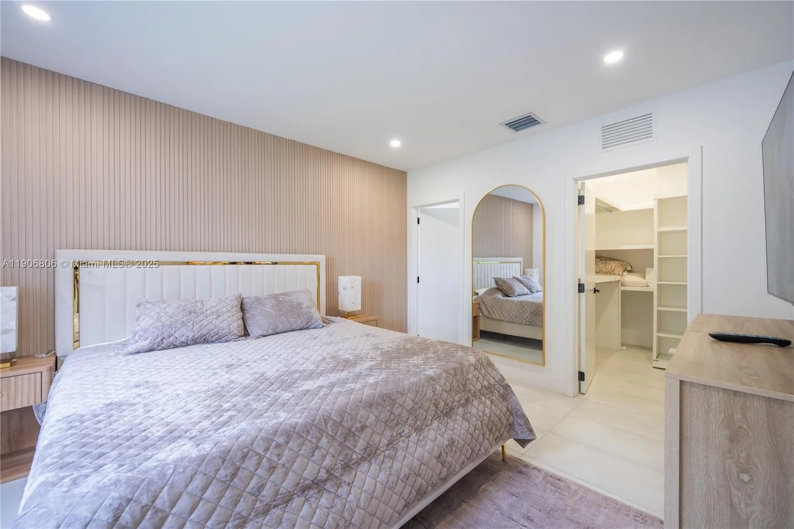 545 NW 47th St, Miami, FL 33127 photo 10