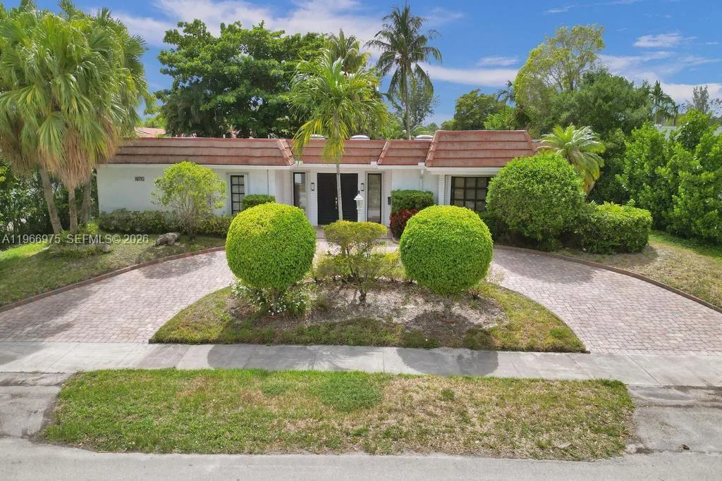19710 NE 23rd Ave, Miami, FL 33180 photo 3