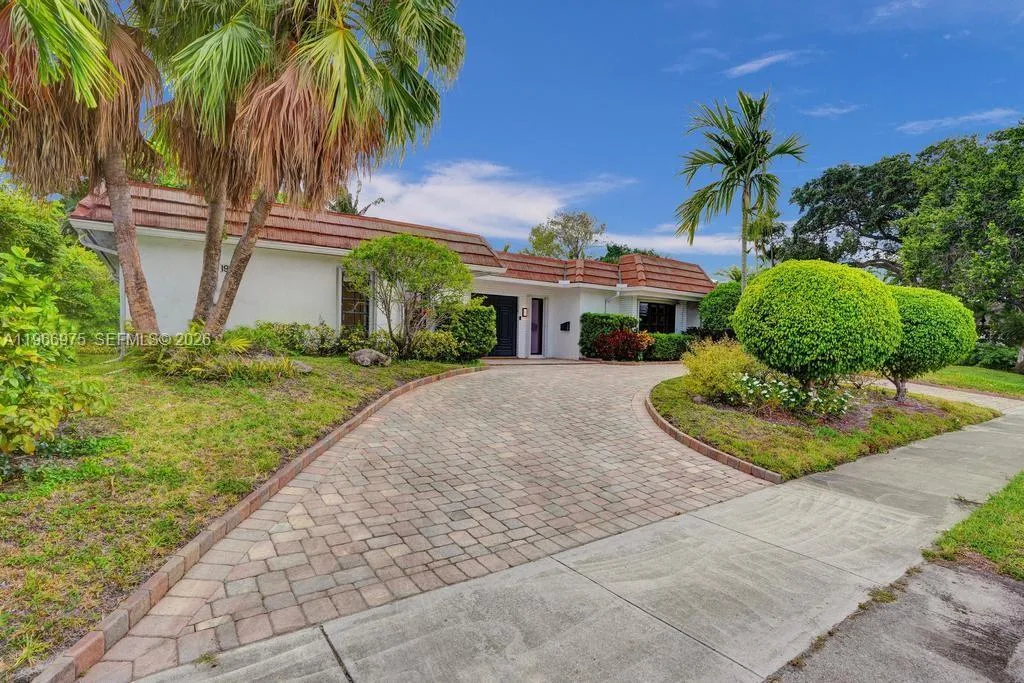 19710 NE 23rd Ave, Miami, FL 33180 photo 4