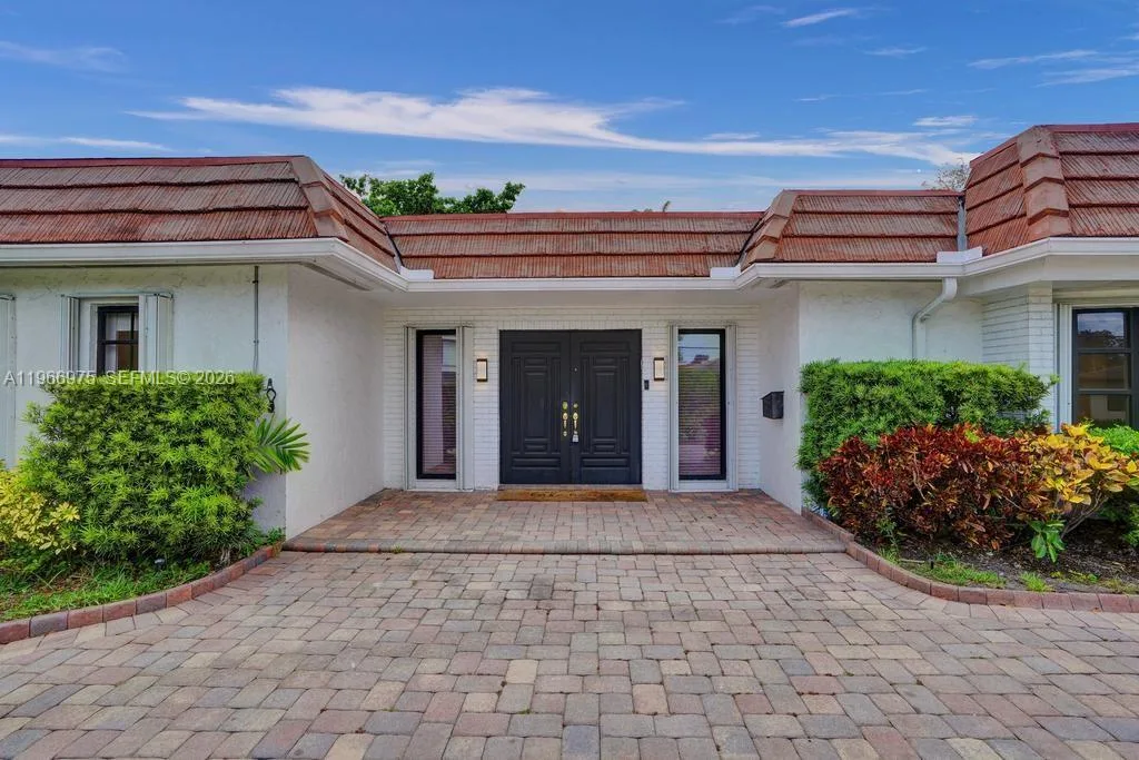 19710 NE 23rd Ave, Miami, FL 33180 photo 5