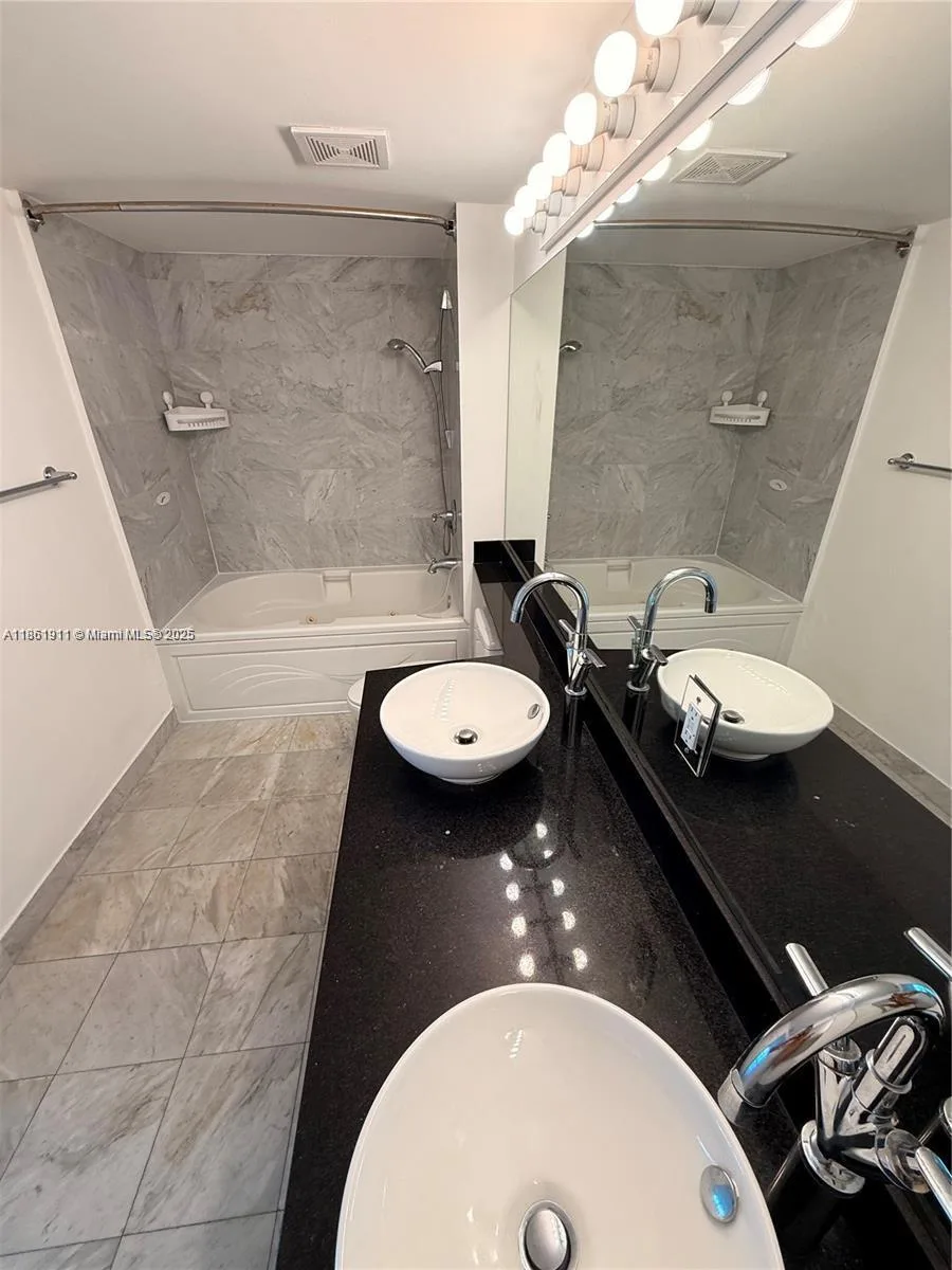 31 SE 5th # 1411, Miami, FL 33131 photo 11