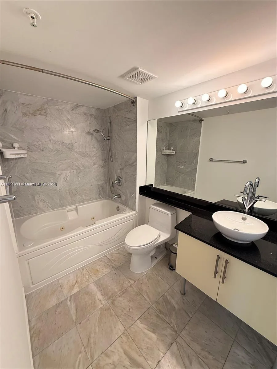 31 SE 5th # 1411, Miami, FL 33131 photo 12