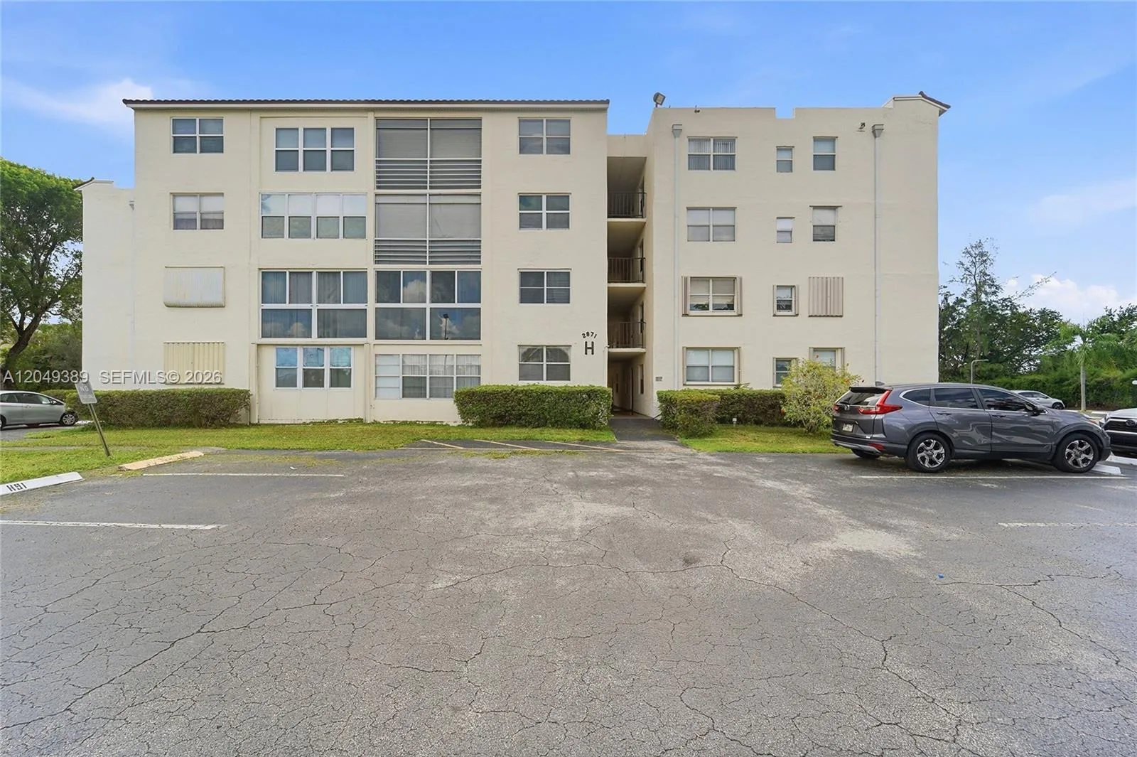 2871 Somerset Dr # 103, Lauderdale Lakes, FL 33311