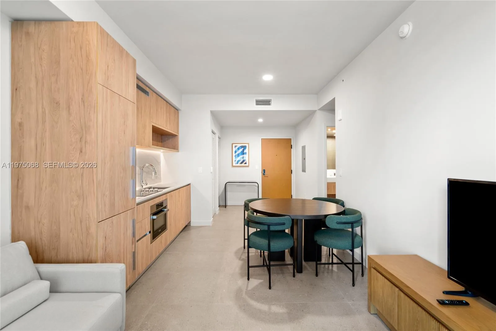 11 NE 6th St # 2104, Miami, FL 33132 photo 2