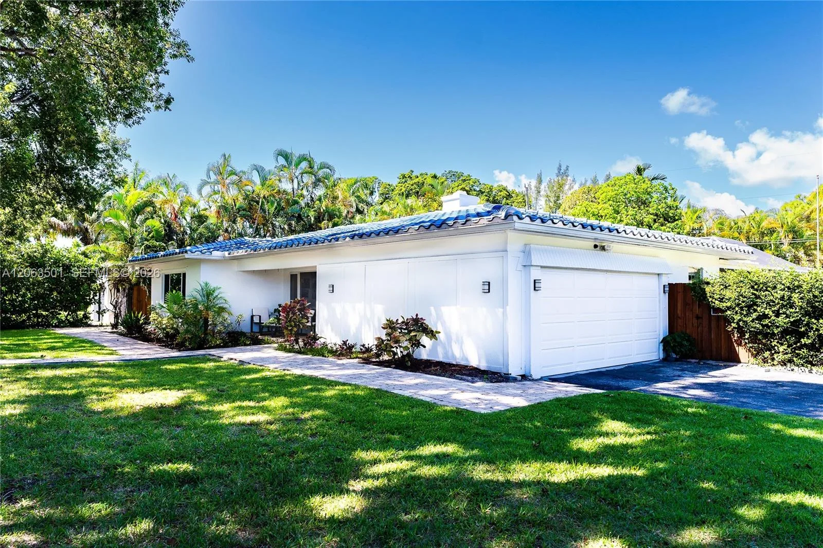 1529 Bayview Dr, Fort Lauderdale, FL 33304 photo 2