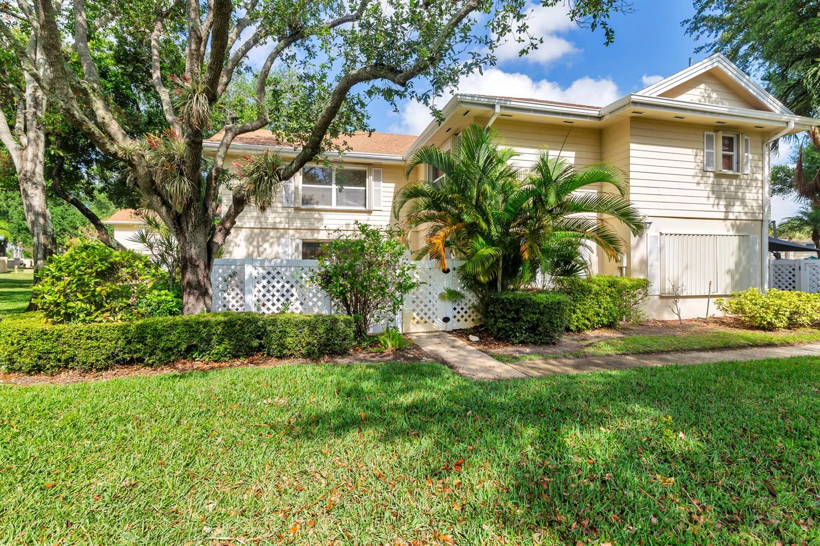8142 Bridgewater Court # 42c, Lake Clarke Shores, FL 33406