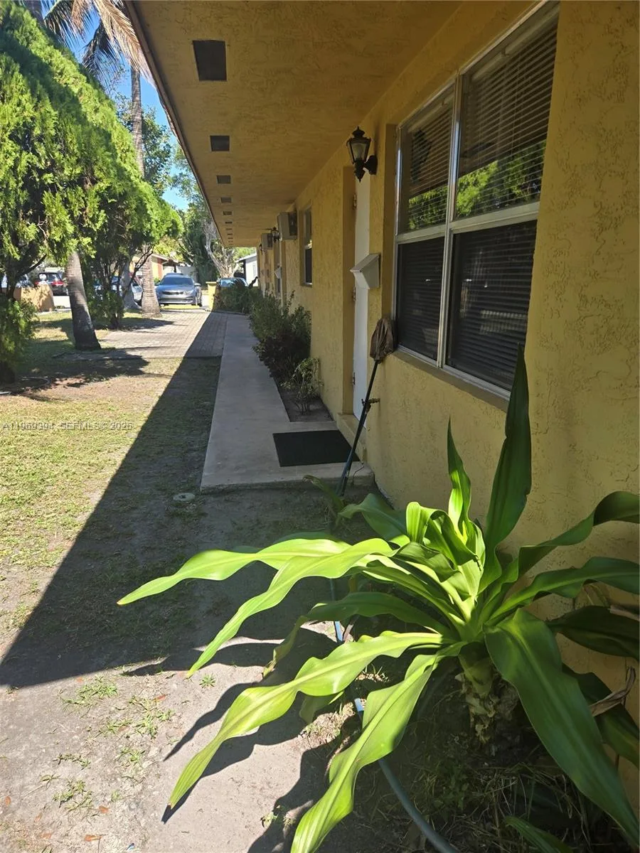 208 SW 1st Ct, Pompano Beach, FL 33060 — zdjęcie 4