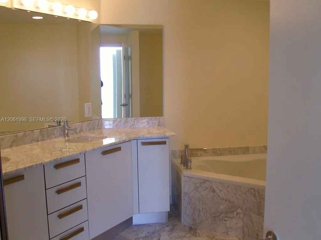 3000 NE 188th St # 603, Aventura, FL 33180 photo 5