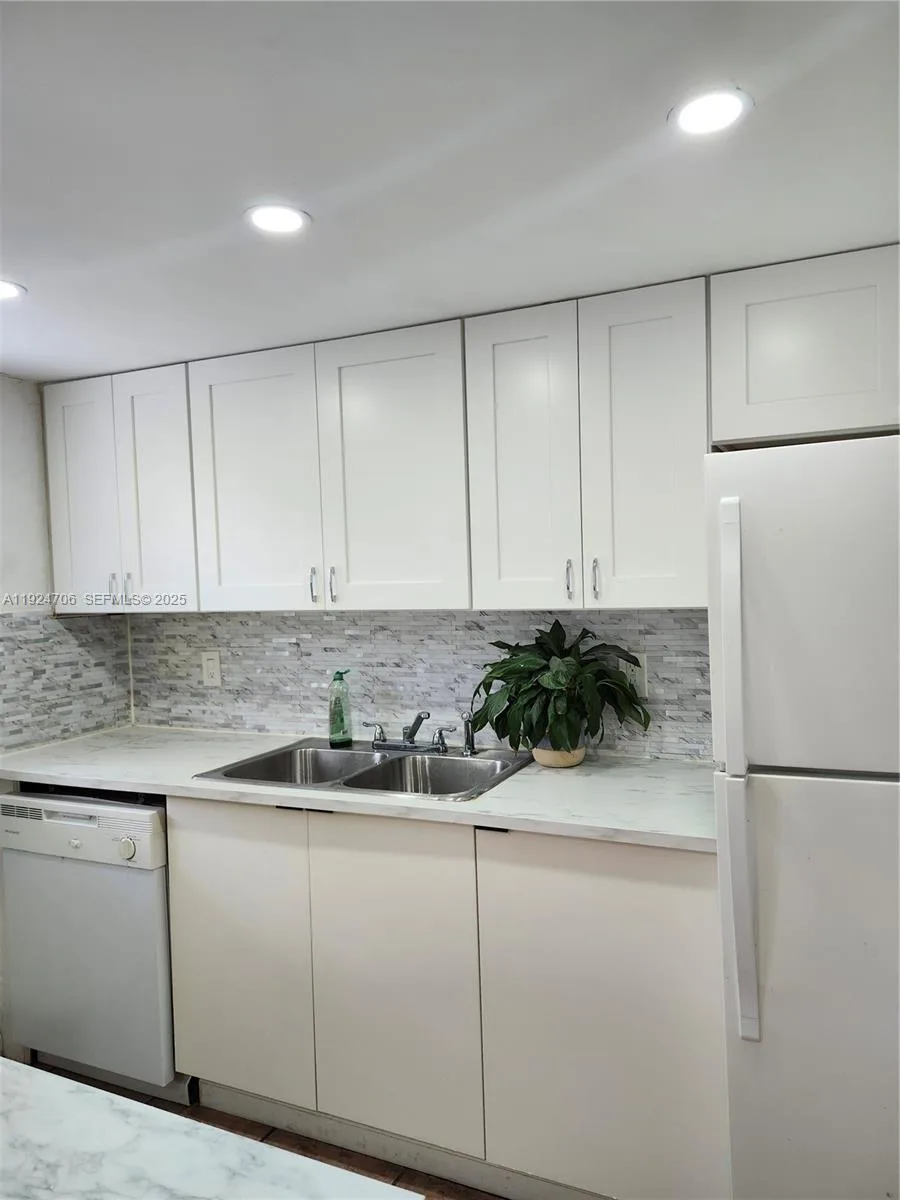 1100 NE 9th Ave # 203, Fort Lauderdale, FL 3240 photo 2