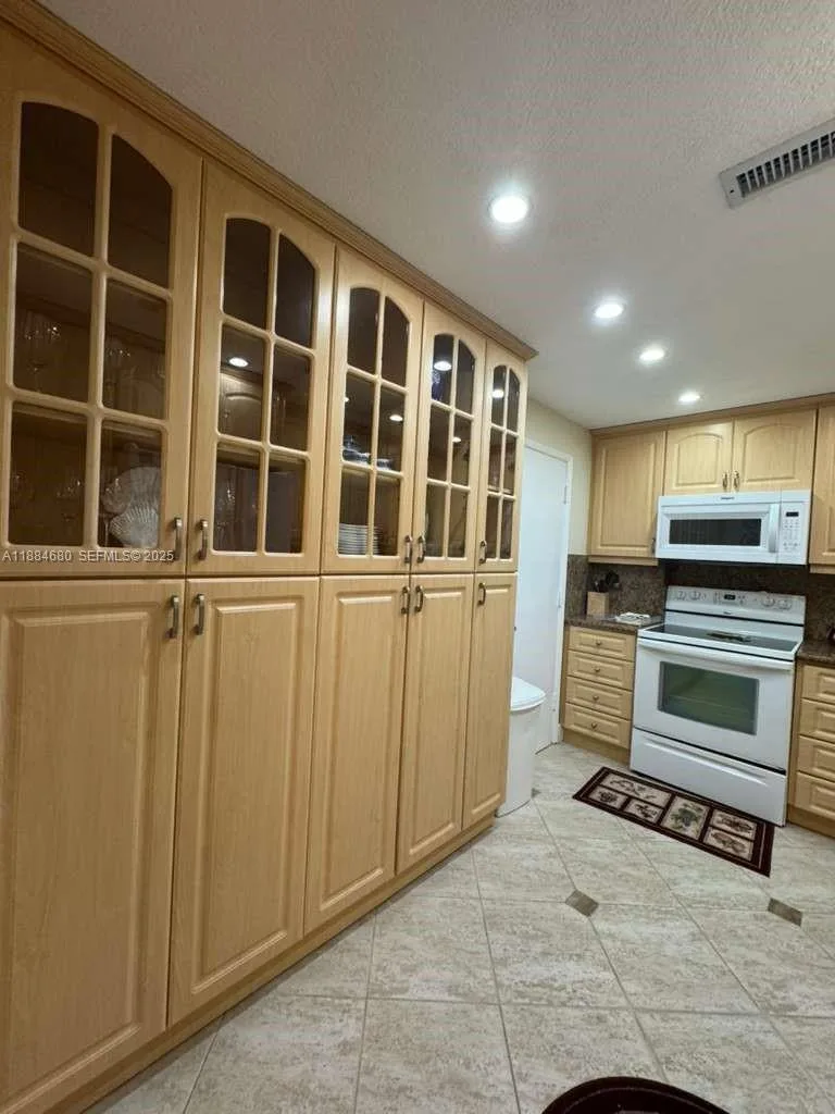 5005 Collins Ave # 714, Miami Beach, FL 33140 photo 3