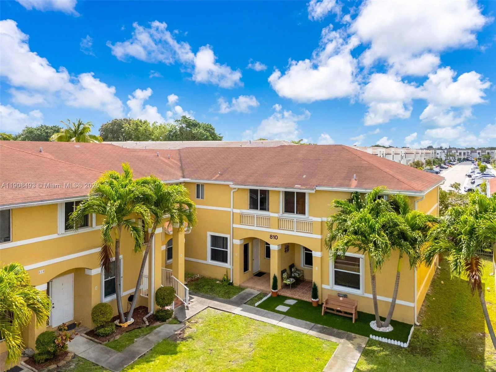 810 NE 212th Ter # 2, Miami, FL 33179 photo 2