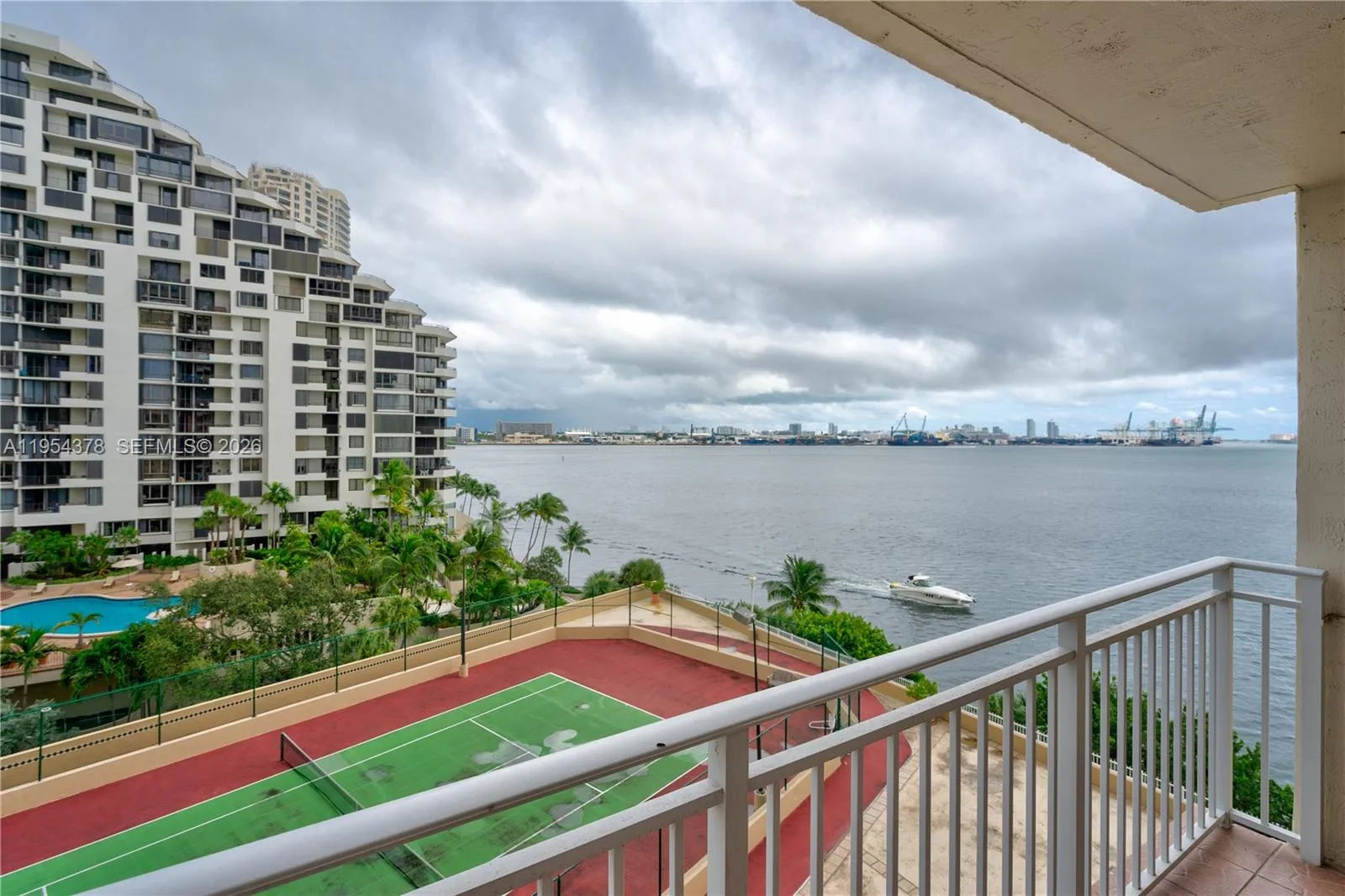 770 CLAUGHTON ISLAND DR # 811, Miami, FL 33131