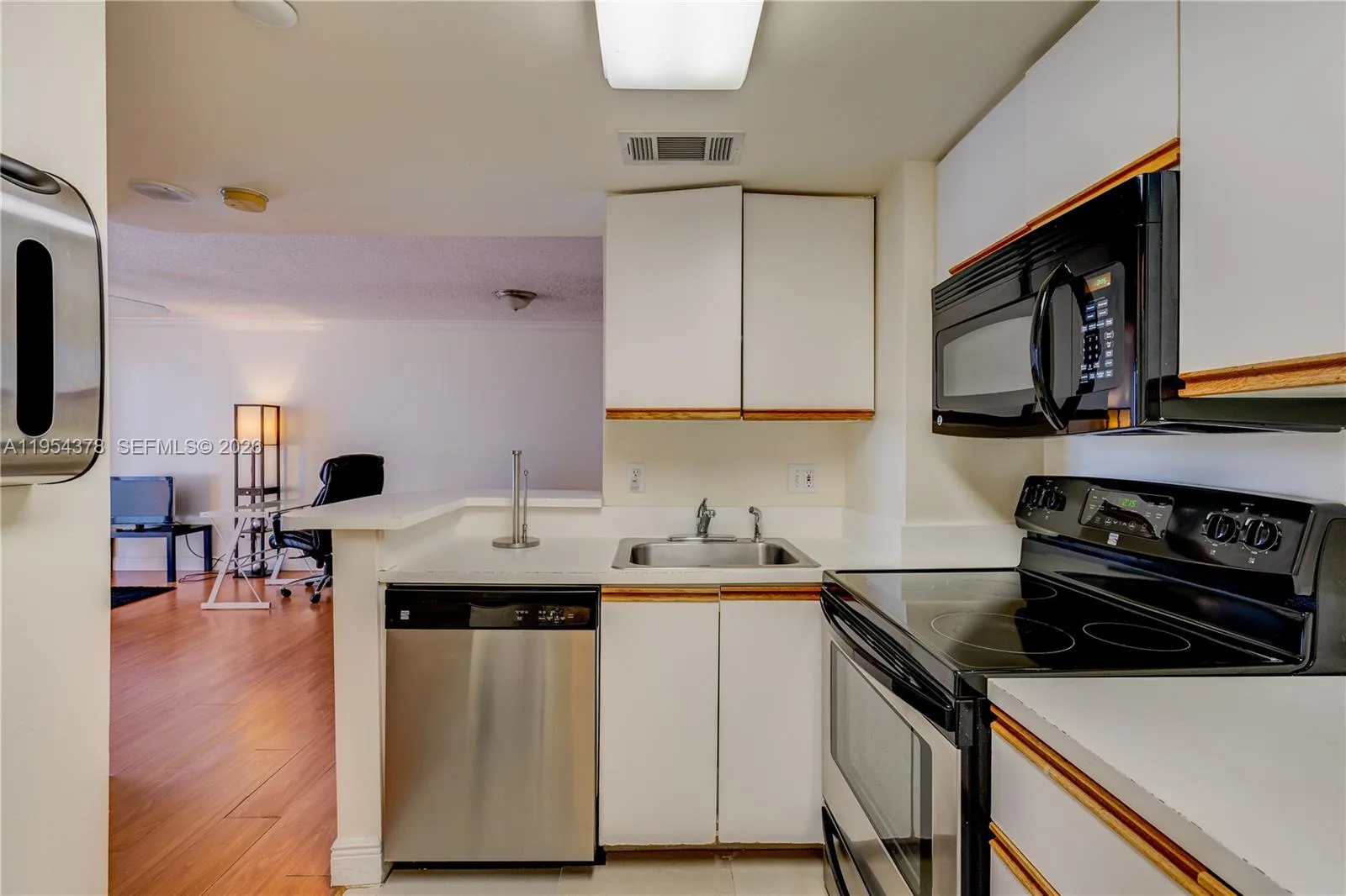 770 CLAUGHTON ISLAND DR # 811, Miami, FL 33131 photo 10